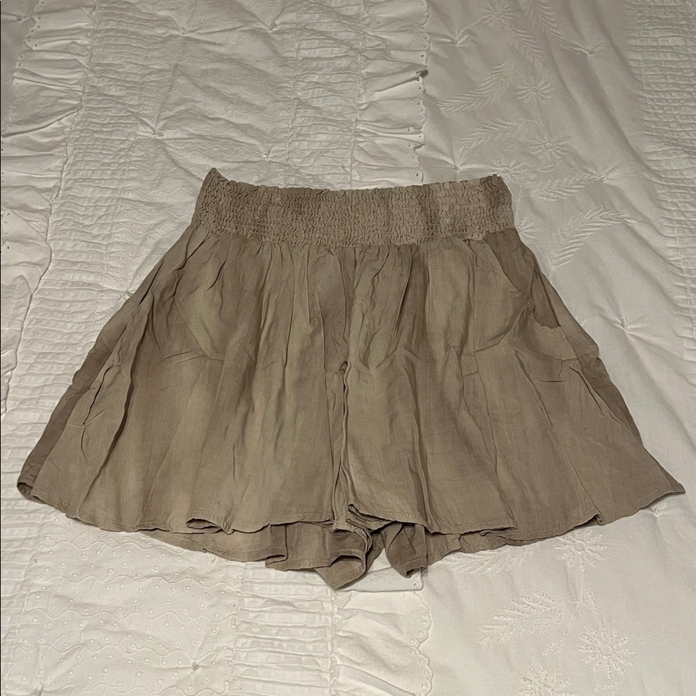 Kendall Lane flowy shorts